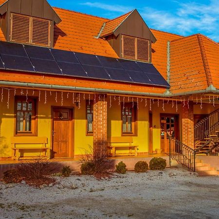 Nosztalgia Vendeghaz Hotell Zalaegerszeg Eksteriør bilde