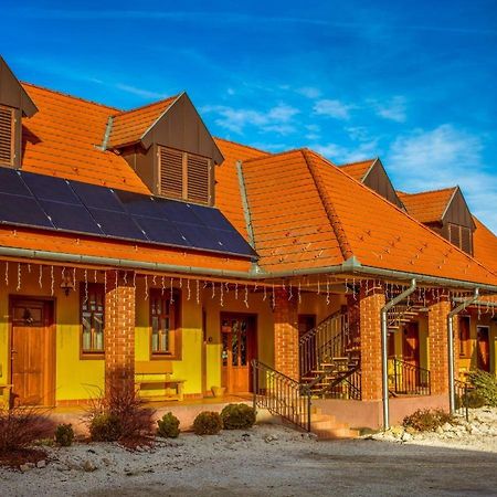 Nosztalgia Vendeghaz Hotell Zalaegerszeg Eksteriør bilde