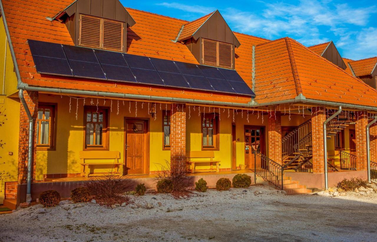 Nosztalgia Vendeghaz Hotell Zalaegerszeg Eksteriør bilde