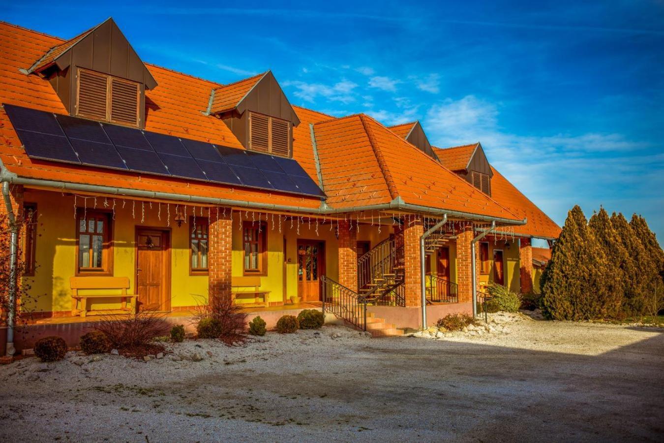 Nosztalgia Vendeghaz Hotell Zalaegerszeg Eksteriør bilde
